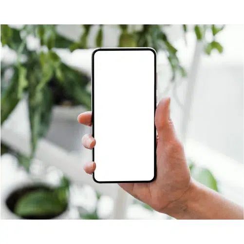 عکس با کیفیت گوشی موبایل با صفحه سفید 1 front view woman holding smartphone with copy space 1 عکس با کیفیت گوشی موبایل با صفحه سفید