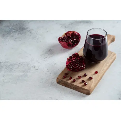 glass cup pomegranate juice wooden board 1 تصویر با کیفیت یک انار سرخ و رسیده