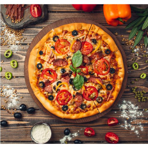 pizza pizza filled with tomatoes salami olives 1 تصویر با کیفیت پیتزا مخلوط پپرونی
