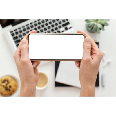 تصویر با کیفیت موبایل هوشمند با تصویر سفید در دست