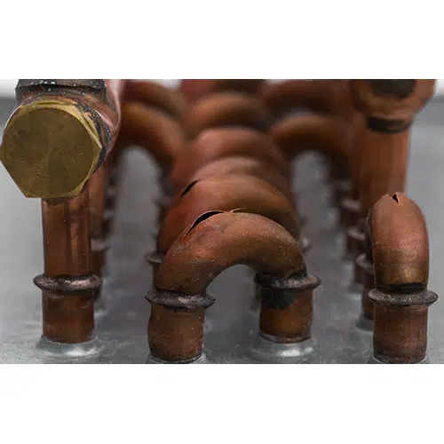 burst copper pipes from cold closeup 3 جوایز-تصاویر-واقعی-قفسه-ترکیب-فنجان-طلایی-با-پایه-سیاه-قفسه-شیشه ای