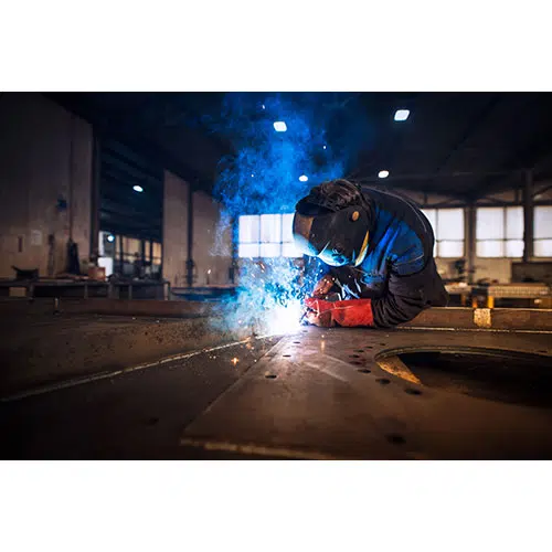 close up view worker welding metal construction industrial workshop 1 تصویر