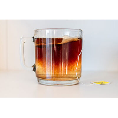 تصویر با کیفیت برگهای چای از مزرعه چایی