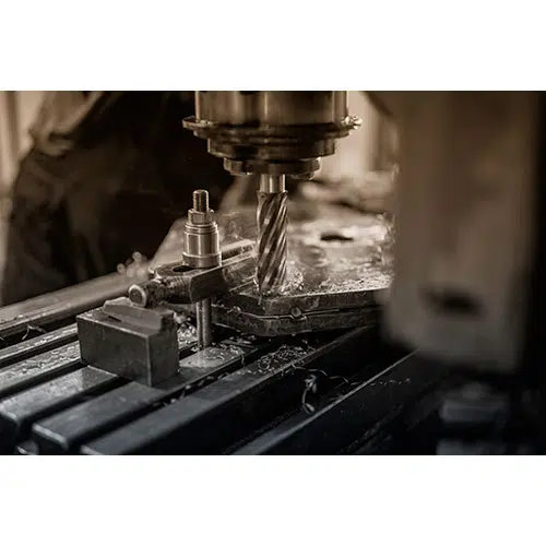 تصویر با کیفیت سوراخ کاری صنعتی و تراشکاری 1 industrial machine drilling metal 1 تصویر