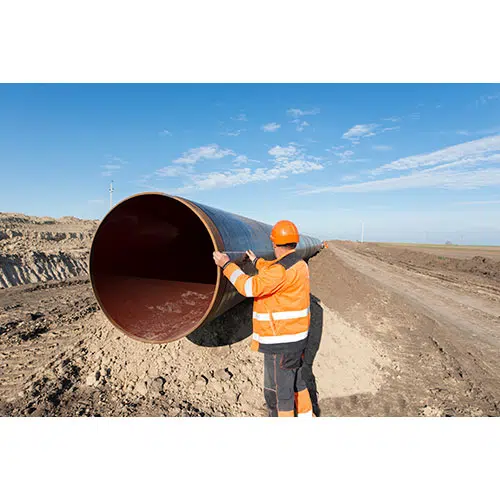 pipeline workers measuring tube length construction gas oil pipes 1 تصویر