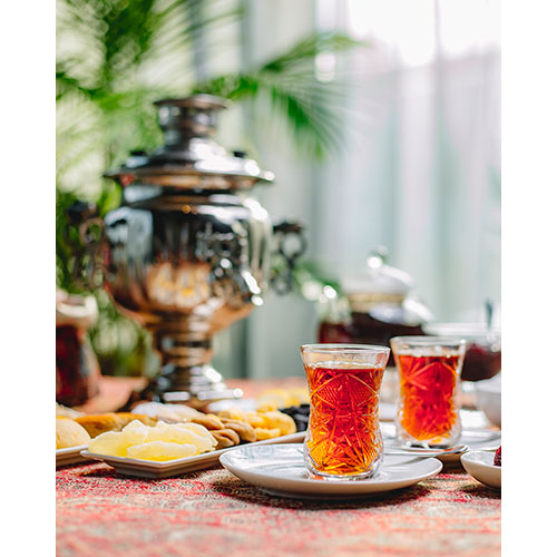 side view two tea armuda with sweets 1 پس زمینه-زیبا-آشپزی-با-سینی