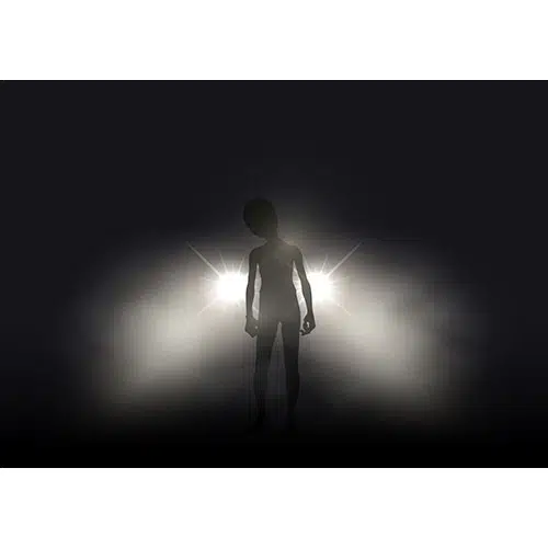 silhouette alien lit up car headlights foggy night 1 روتر-وای-فای-بالا-با-فضای-کپی