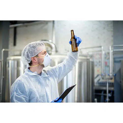 technologist checking beer quality brewery 1 تصویر